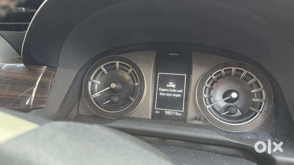 Toyota Innova Crysta 2017 Diesel 98000 Km Driven