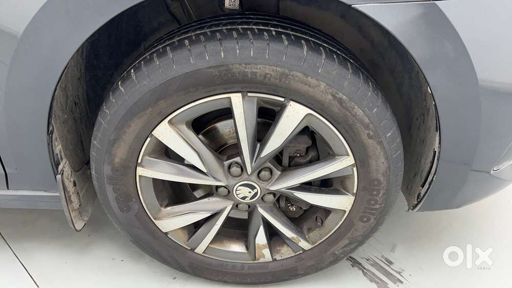 Skoda Slavia Style 1.0l Tsi At, 2023, Petrol
