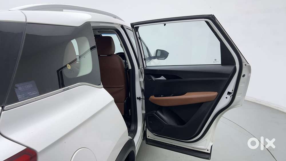 Mg Hector Plus 1.5 Sharp Turbo Cvt 6 Str, 2021, Petrol