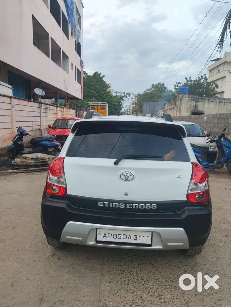 Toyota Etios Cross 2014