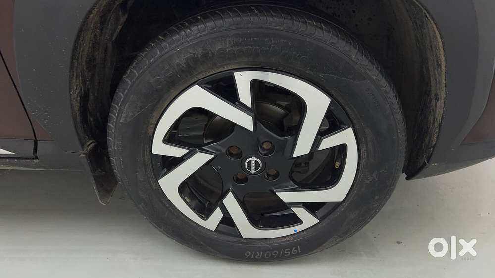 Nissan Magnite 1.0 Xv Premium, 2021, Petrol