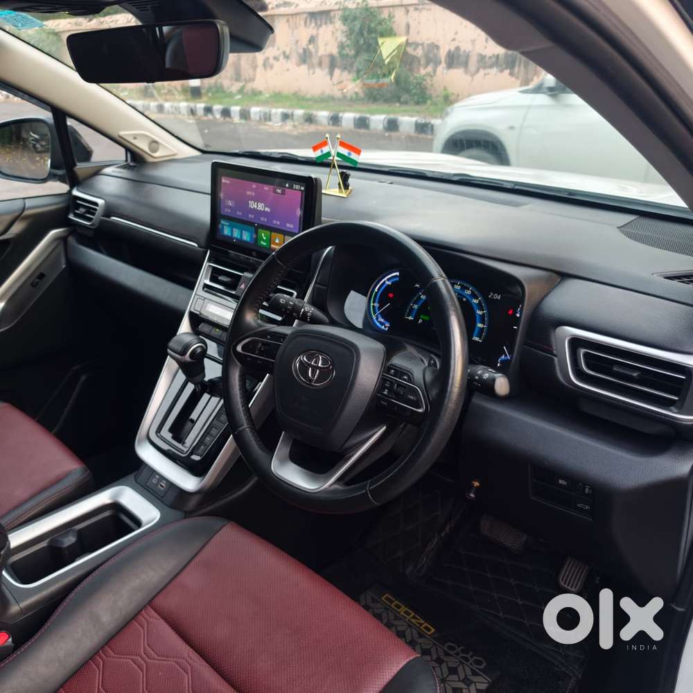 Toyota Innova Hycross Zx(o), 2025