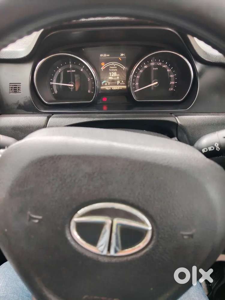 Tata Hexa 2017 Pearl White Diesel  Automatic, 4x2 6 Seater. Top Model