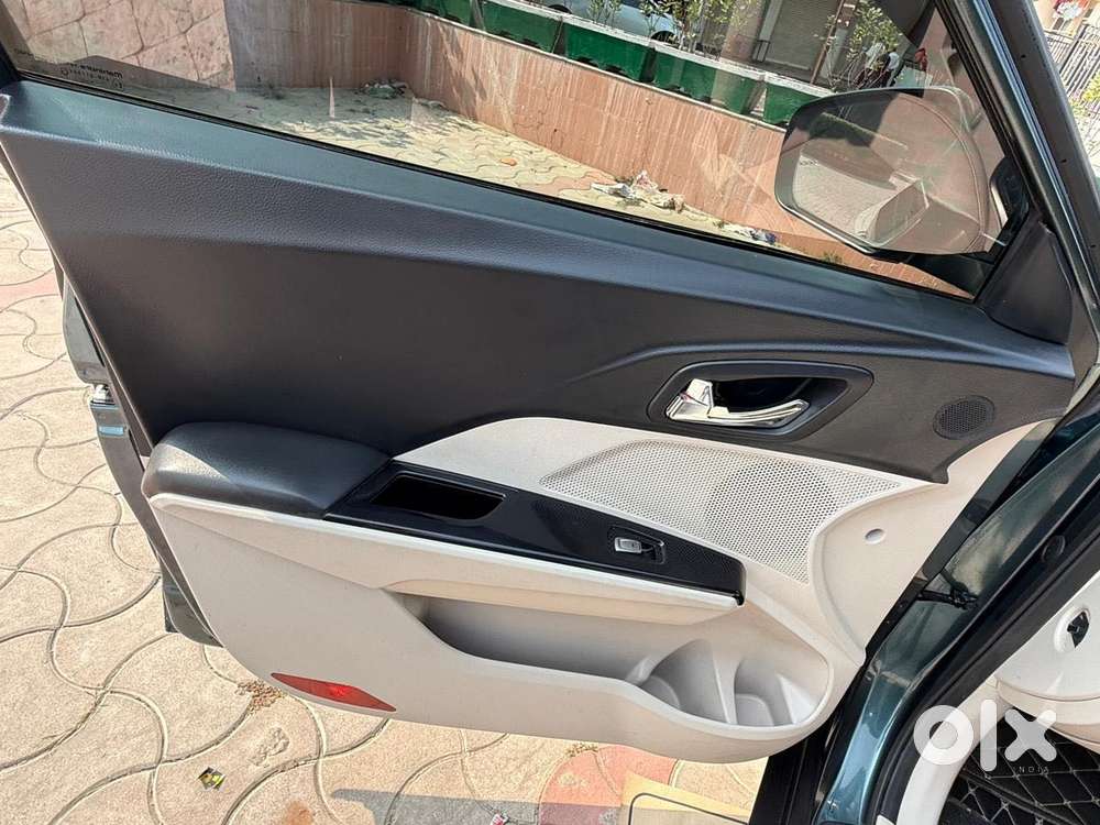 Mahindra Xuv300 W8 Option Dual Tone Diesel, 2019, Diesel