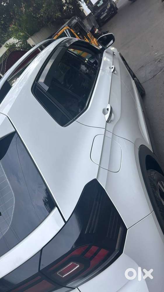 Volkswagen Taigun Gt 1.5 Dsg Automatic  41,483 Km  White  Excellent