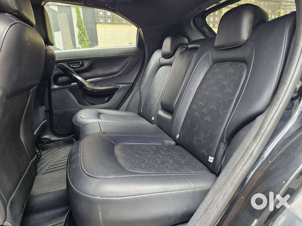 Tata Nexon 1.5 Revotorq Xza Plus Dual Tone Roof (o) Amt, 2022, Diese..