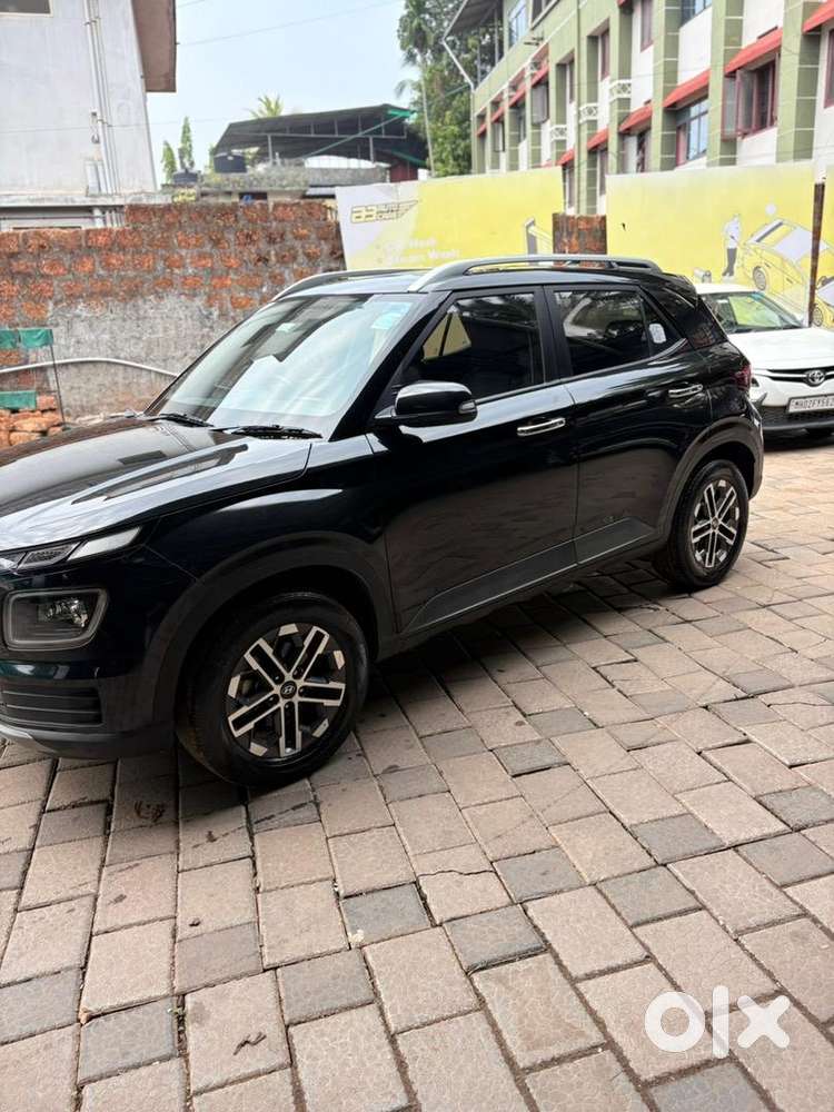 Hyundai Venue 2022 Petrol Well Maintained