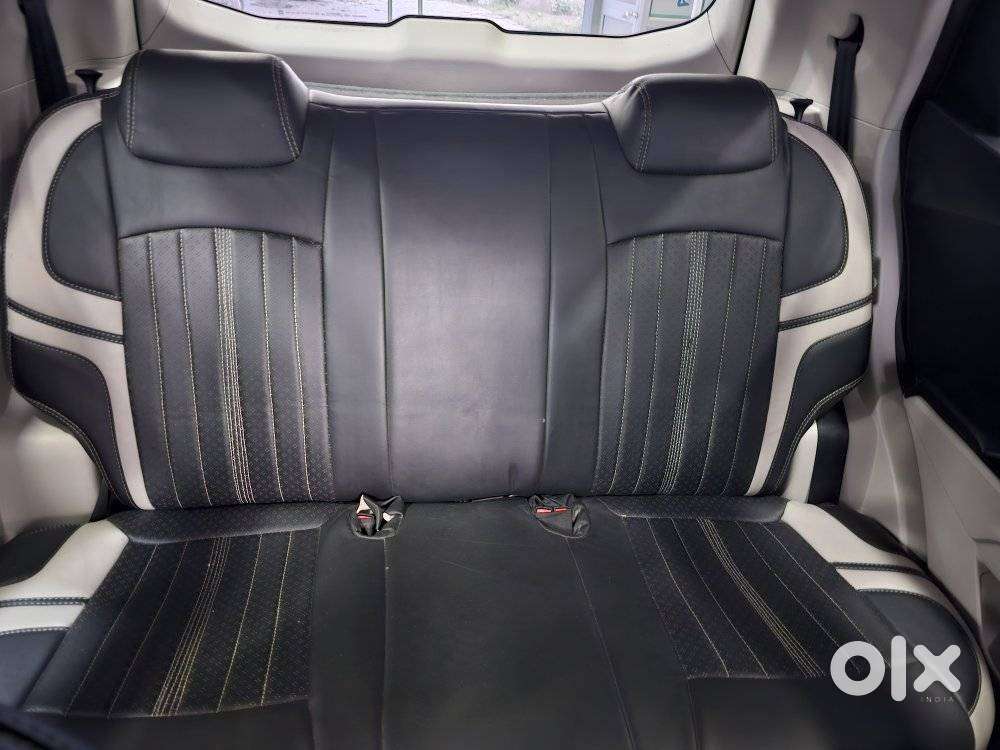 Mahindra Xuv300 W4, 2023, Petrol