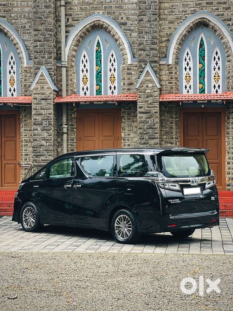 Toyota Vellfire 2.5 Executive Lounge, 2020, Cng & Hybrids