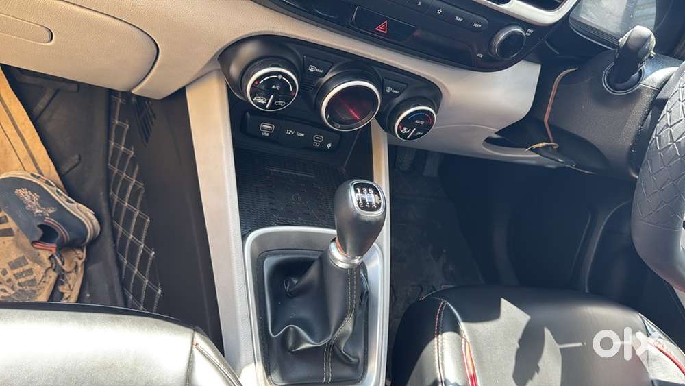 Hyundai Venue Petrol 2024