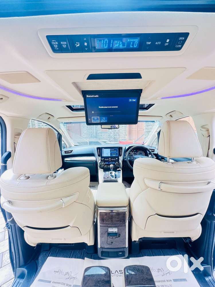 Toyota Vellfire 2.5 Executive Lounge, 2020, Cng & Hybrids