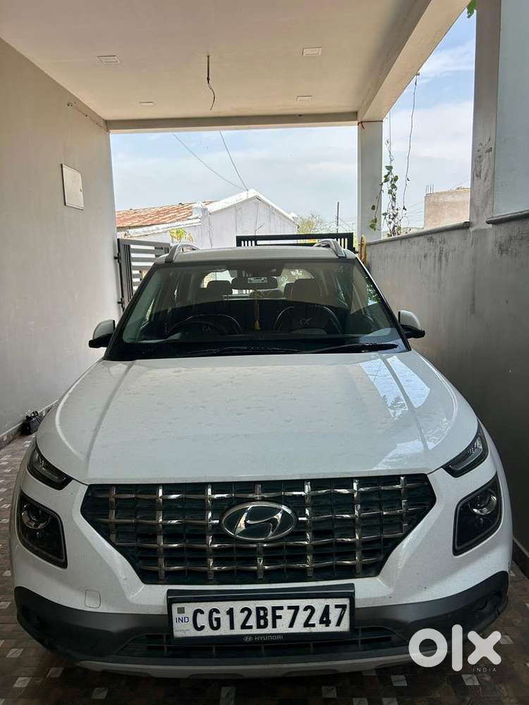 Hyundai Venue 2022 Petrol Well Maintained