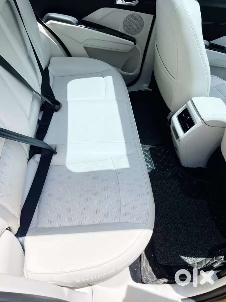 Mahindra Xuv 3xo Ax7 Diesel Mt, 2024, Diesel