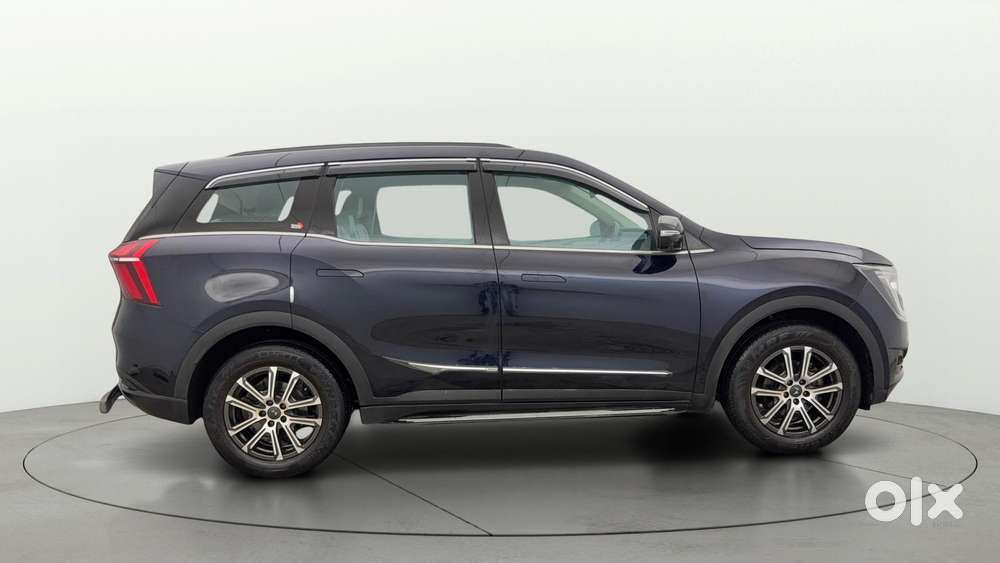 Mahindra Xuv700 2.0 Ax 5 Petrol Mt 7 Str, 2023, Diesel