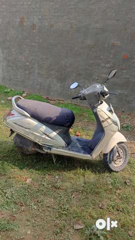 Second hand scooty market sale