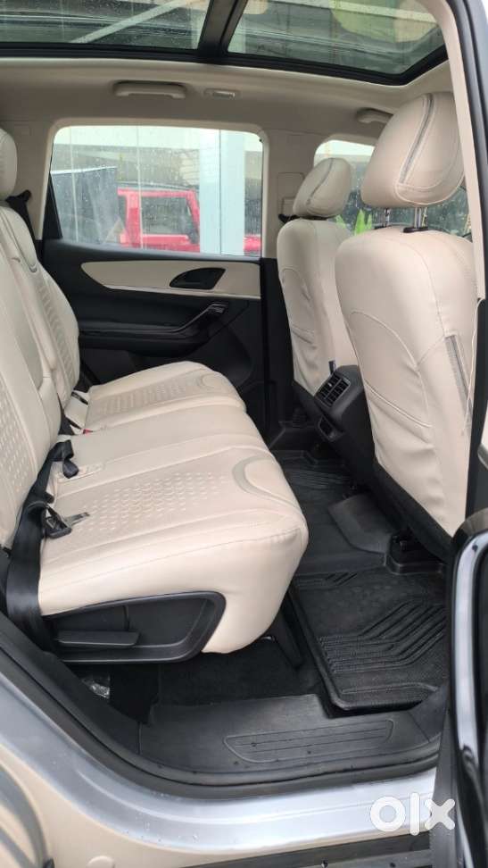 Mahindra Xuv700 2.0 Ax 5 Petrol Mt 7 Str, 2022, Petrol