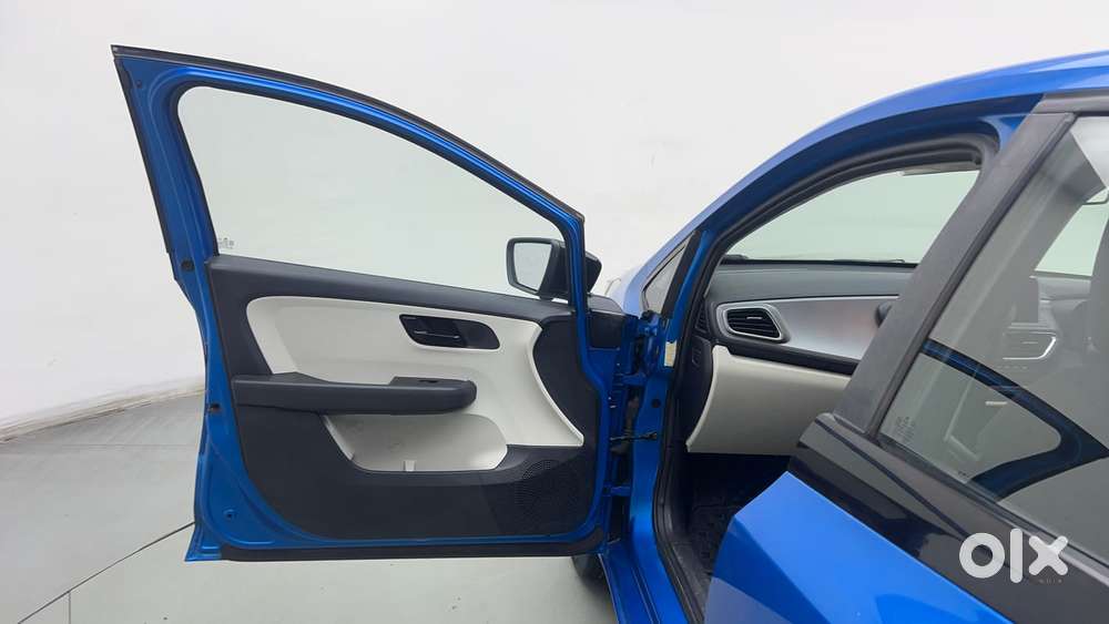 Tata Altroz 1.2 Xm Plus, 2022, Petrol