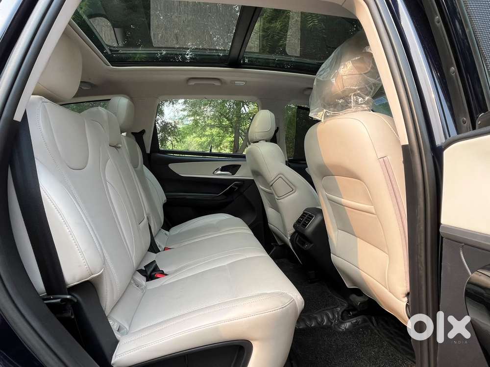 Mahindra Xuv700 2.0 Ax 7 Petrol At Str, 2024, Petrol