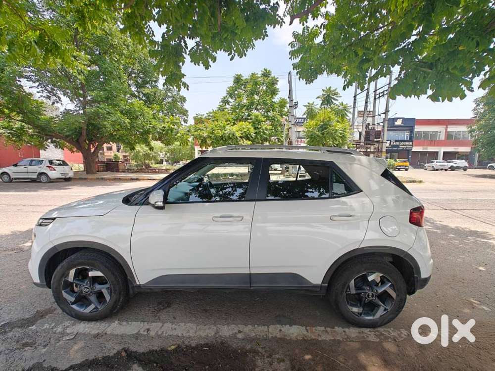 Hyundai Venue 2020 Petrol Well Maintained