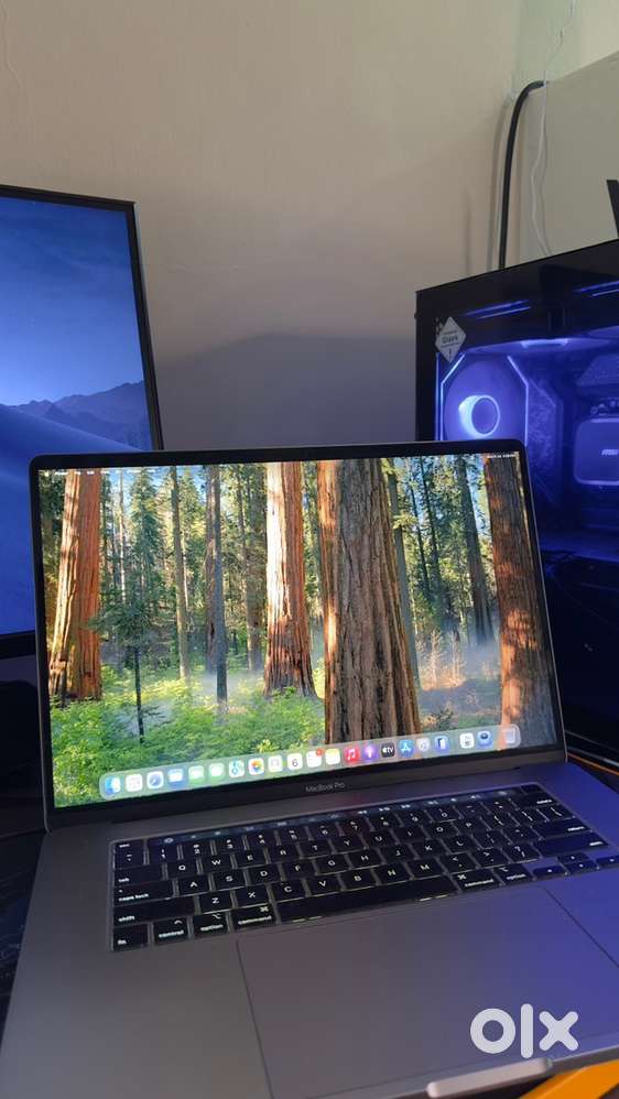 Apple MacBook Pro i7  16GB  512GB  Touch Bar  EXCELLENT CONDITION