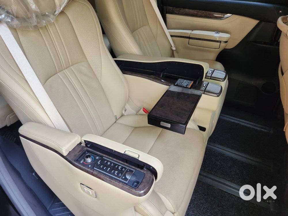 Toyota Vellfire 2.5 Executive Lounge, 2020, Petrol
