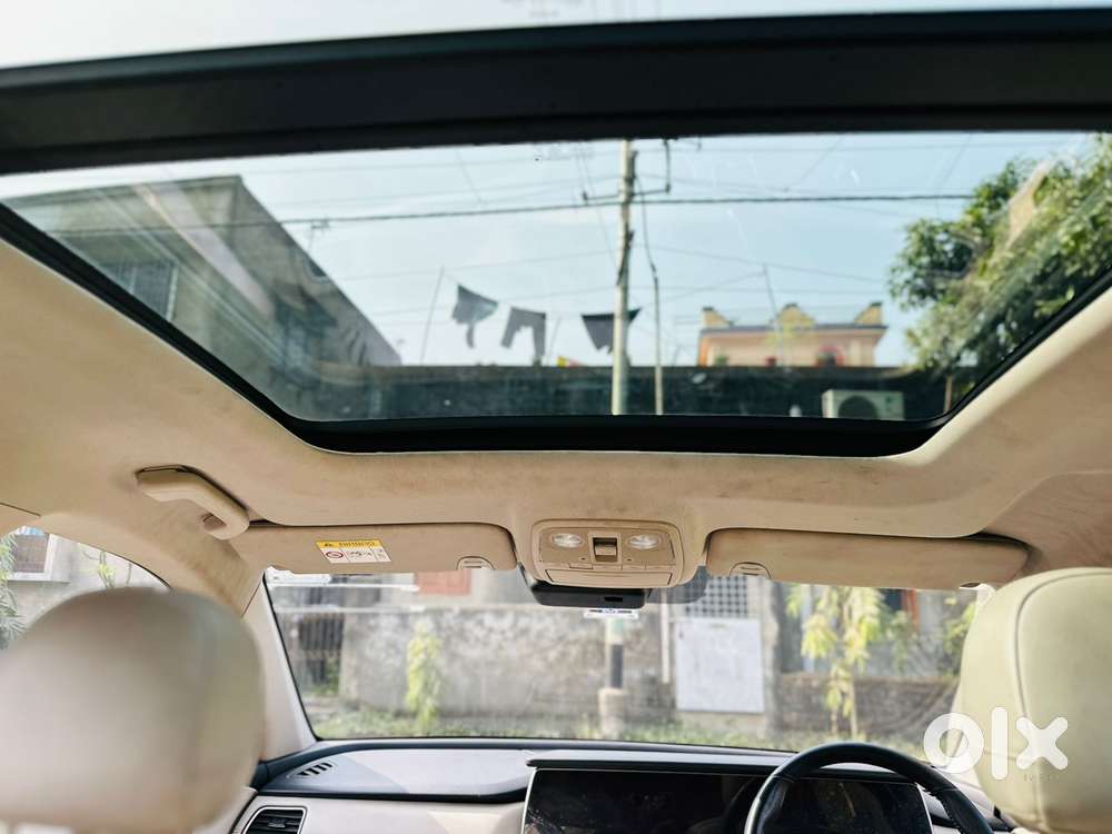 Mahindra Xuv700 2.0 Ax 7 Petrol Mt Str, 2022, Petrol