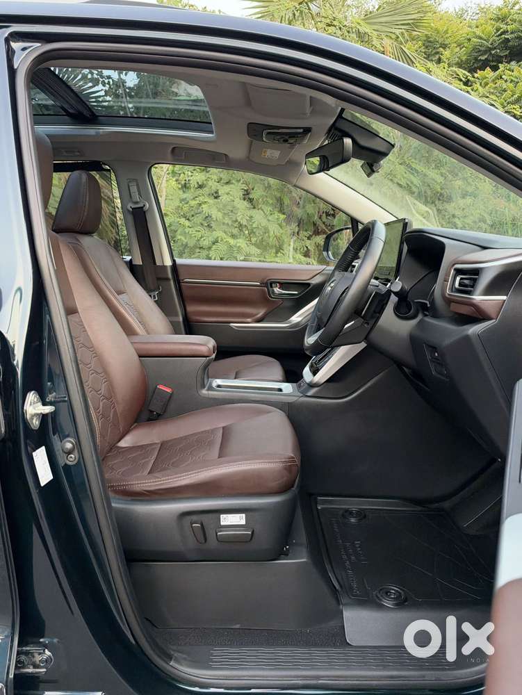 Toyota Innova Hycross 2.0 Zx (o) Hybrid 7 Str, 2024, Petrol