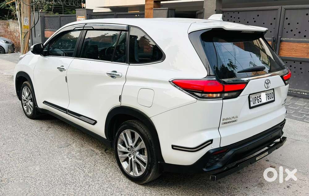 Toyota Innova Hycross 2.0 Zx Hybrid 7 Str, 2023, Petrol