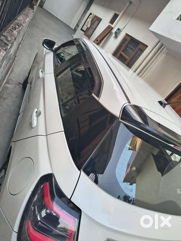Maruti Suzuki New-gen Swift 2024 Petrol Well Maintained