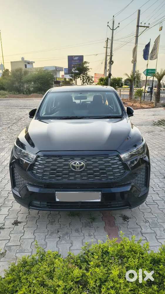 Toyota Innova Hycross 2024 Petrol Well Maintained