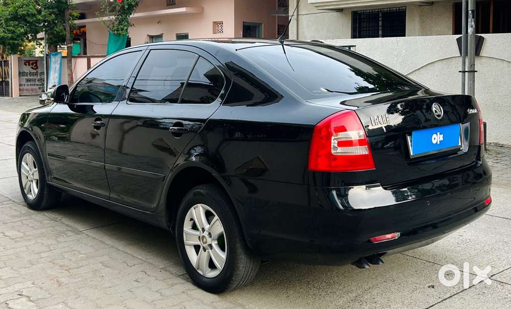 Skoda Laura Ambiente 2.0 Tdi Cr Manual, 2011, Diesel