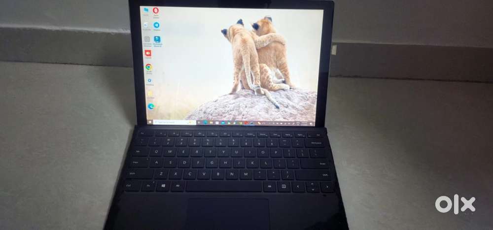 Microsoft Surface Pro i7 / 16GB RAM / 512GB SSD