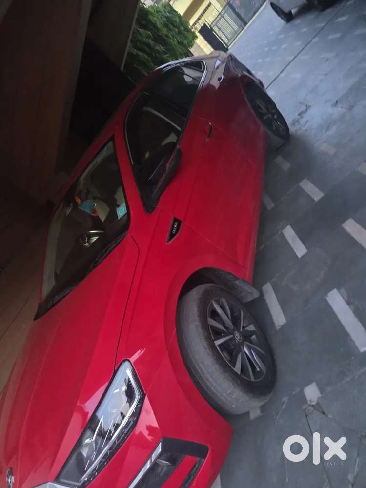 Skoda Slavia Style 1.0  Tsi At Red