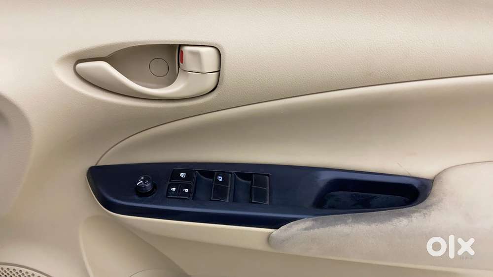 Toyota Yaris J Cvt, 2020, Petrol