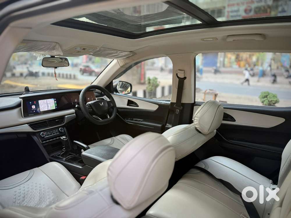 Mahindra Xuv700 2.2 Ax 5 Diesel At 7 Str, 2022, Diesel