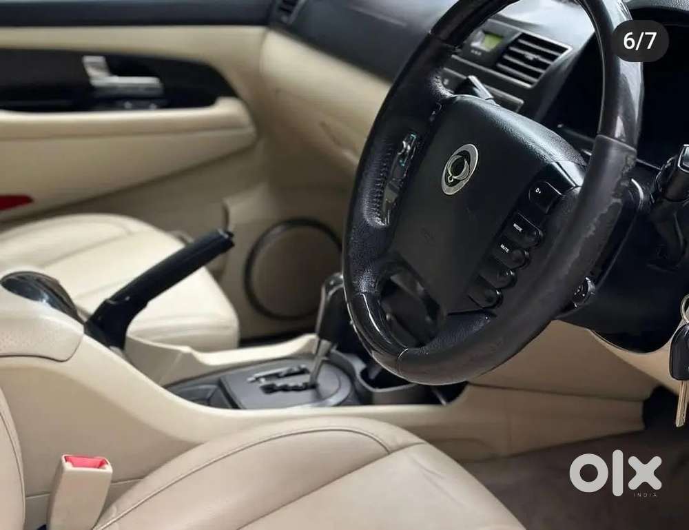 Mahindra Rexton 2013