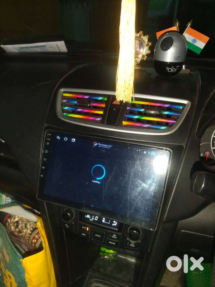 आल वेलमेन्टनेन्स कार है, रात का खींचा हुआ फोटो है