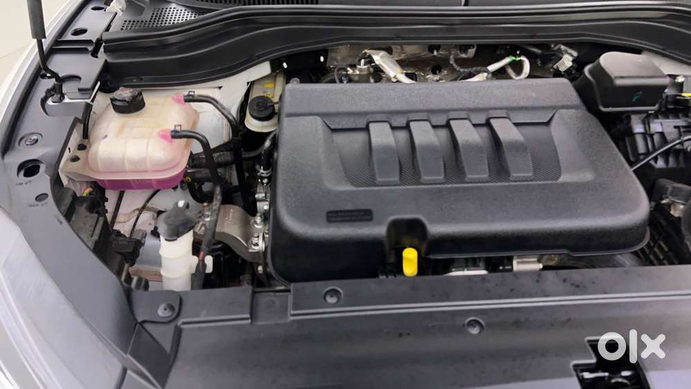 Mahindra Xuv700 2.2 Ax 7 Diesel Mt Luxury Pack Str, 2025, Diesel