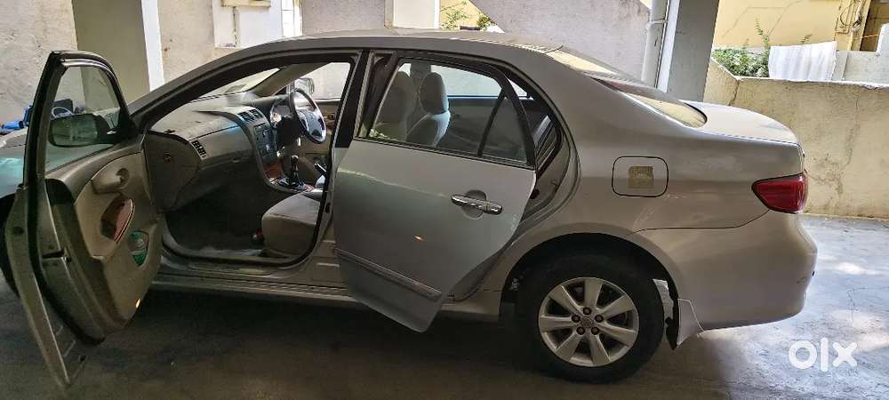 Toyota Corolla Altis 1.8 G, Petrol 2010 Silver Car