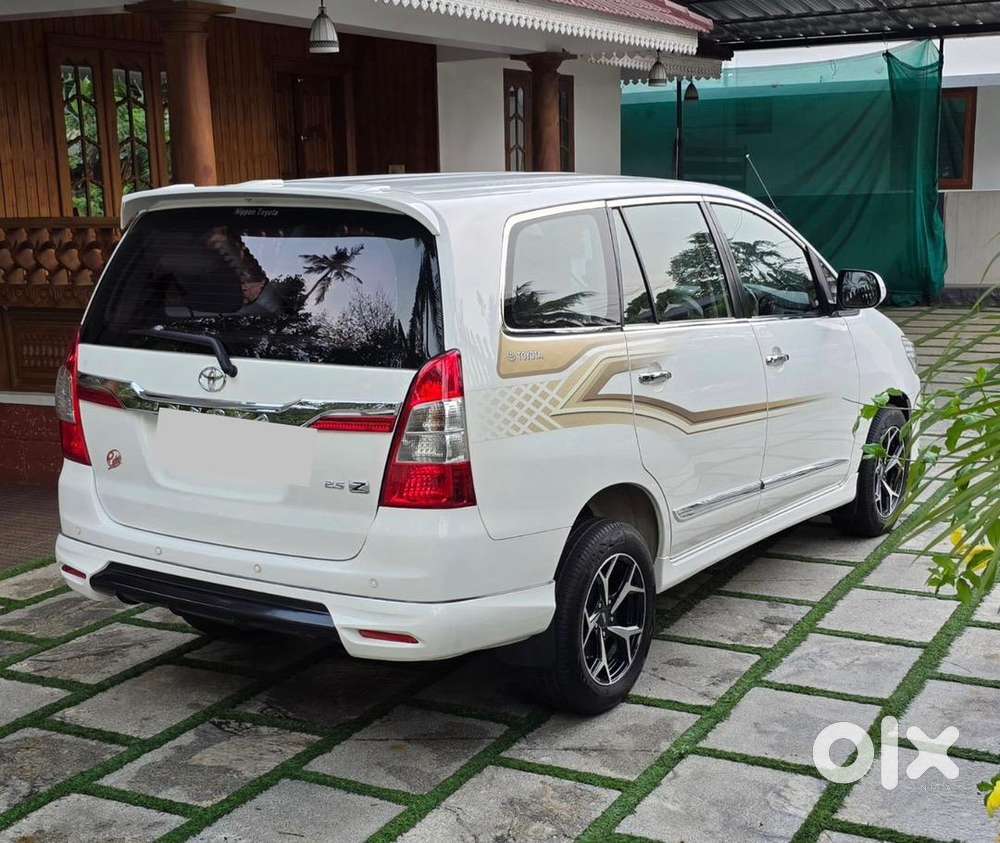 Toyota Innova 2015
