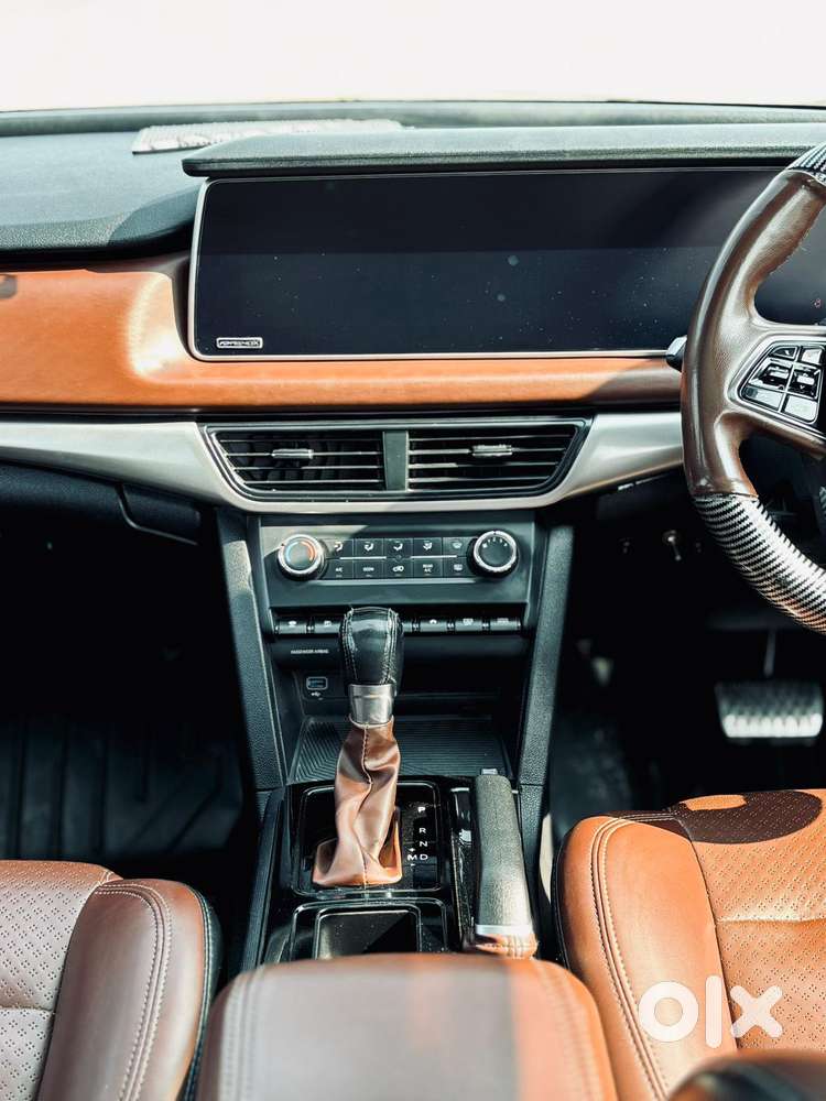 Mahindra Xuv700 2.2 Ax 5 Diesel At 7 Str, 2022, Diesel