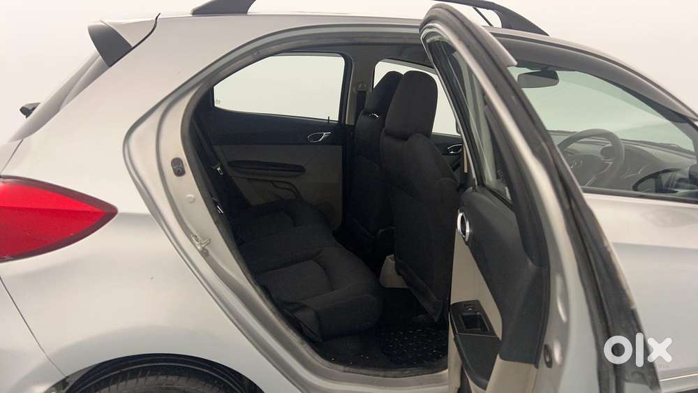Tata Tiago Xza, 2017, Petrol