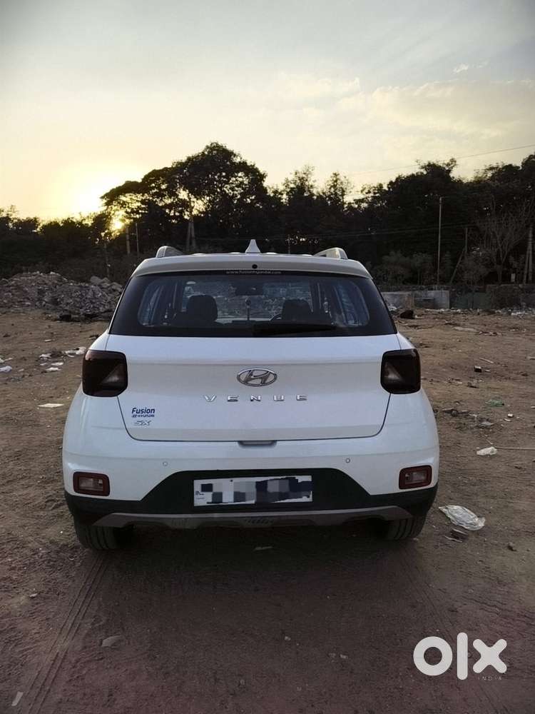 Hyundai Venue Sx(o) Knight Edition Mt, 2022, Diesel