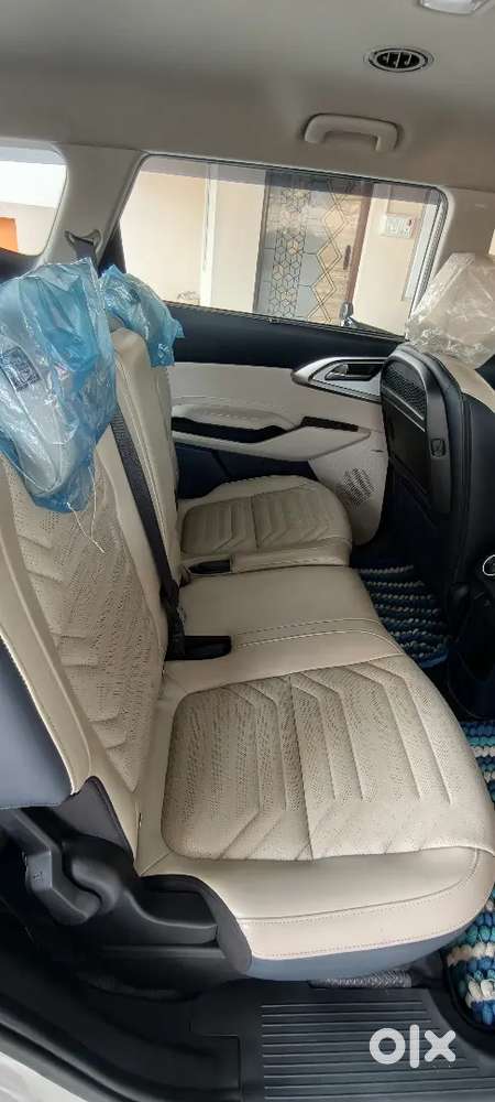 Kia Carens 2023 Diesel.withextra High Fog Lamp