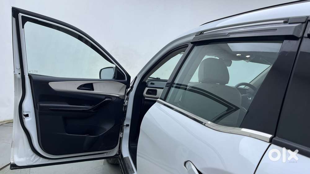 Mahindra Xuv700 2.2 Ax 5 Diesel At 7 Str, 2024, Diesel