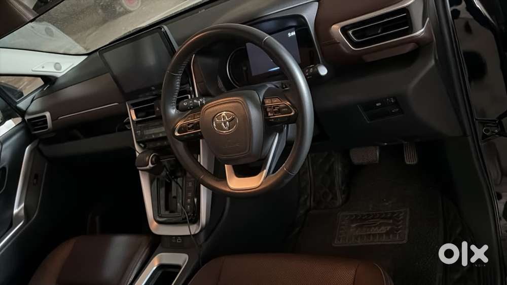Toyota Innova Hycross 2.0 Zx (o) Hybrid 7 Str, 2025, Petrol