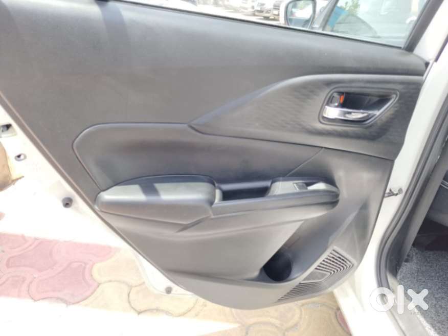Maruti Suzuki Swift 1.2 Vxi (o), 2024, Petrol