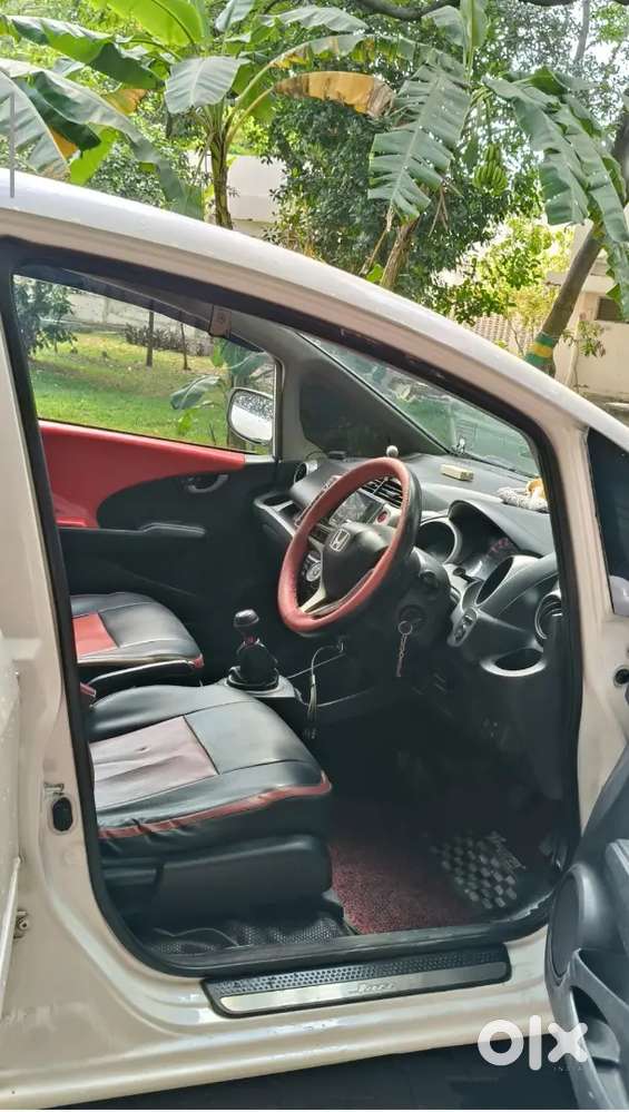 Arget Seals,my Car Honda Jazz 2009 Petrol 82500 Km Driven