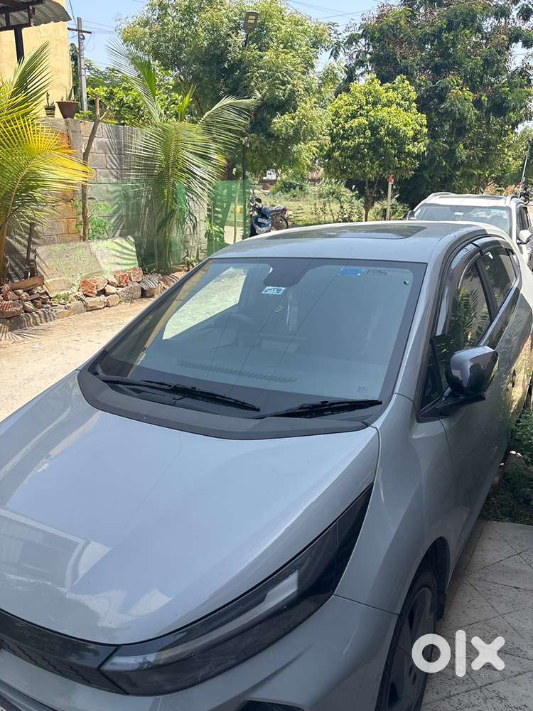 Tata Altroz Petrol 2025