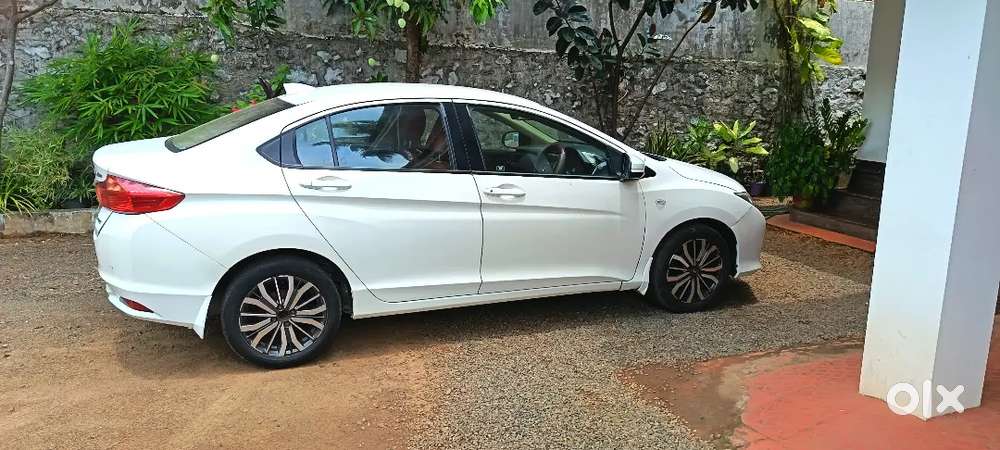 Very Good Condition. Power Full A C. Good Seat Cover.